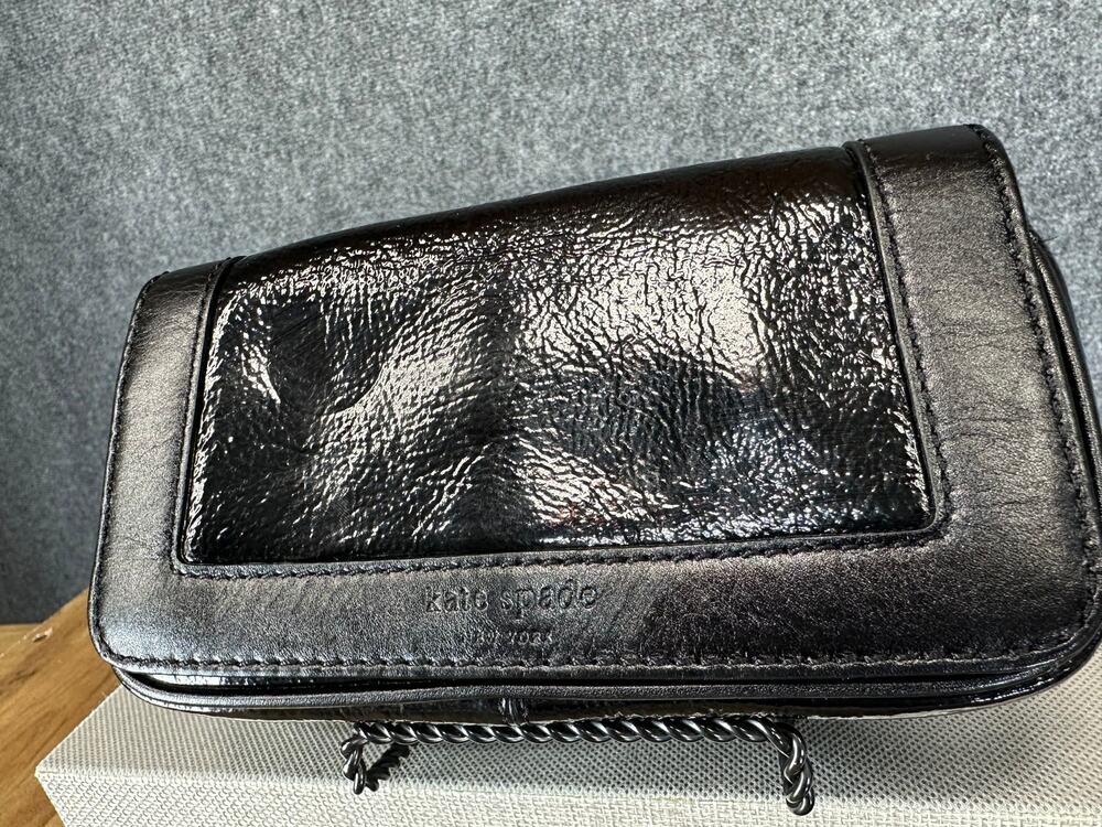 Kate Spade WLRU0370 Black Patent Leather Wristlet Wallet Clutch Green Lining